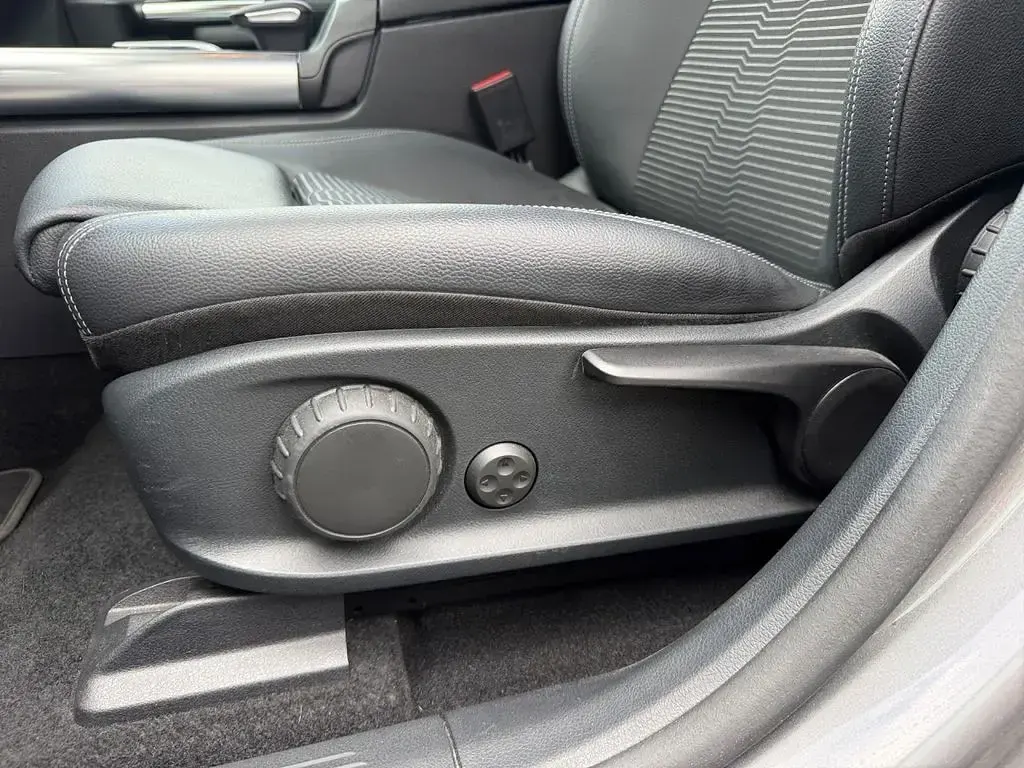 Gebraucht Mercedes EQA250 139 kW (190 PS) 2021 Grau SUV