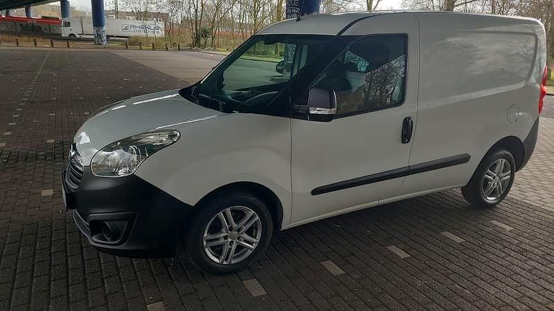 Usado Opel Combo Selection 95 HP (69 kW) 2015 Branco Monovolume
