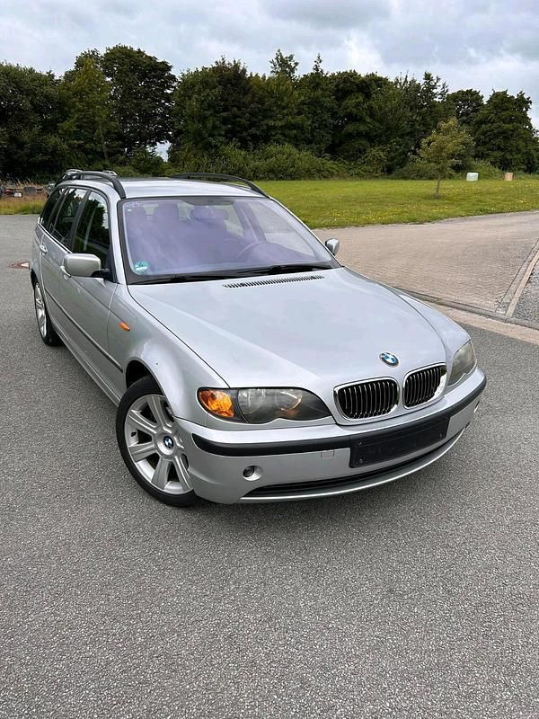 Grau Gebraucht 2002 BMW 320 Kombi | 1.300 € (Superpreis) - Bild 1/4