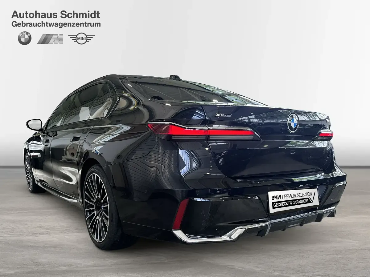 Gebraucht BMW 740 Sport Line 286 PS (210 kW) 2025 M carbonschwarz Limousine
