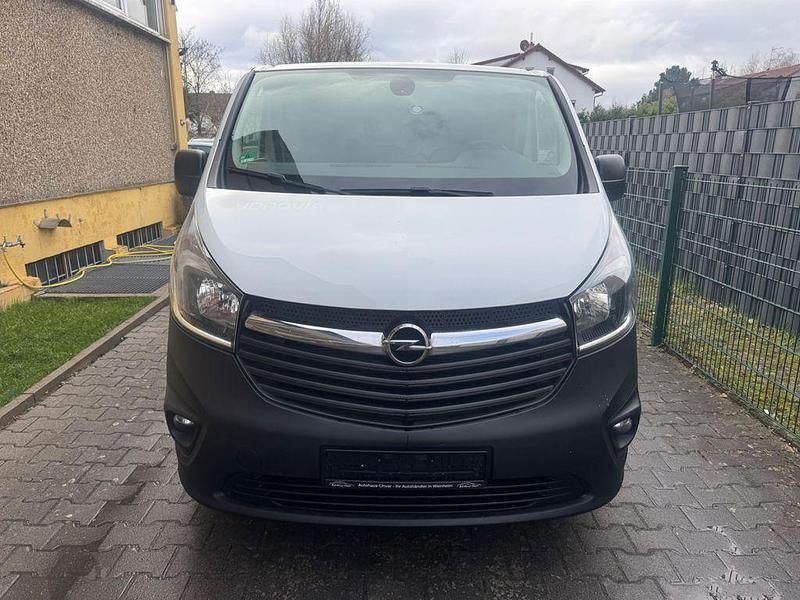 Gebraucht Opel Vivaro 120 PS (88 kW) 2018 Casabl/arctic/eisweiss/kaolin Van / Kleinbus