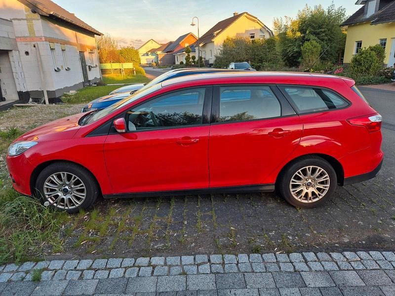 Usata Ford Focus 101 CV (74 kW) 2014 Rosso Station wagon