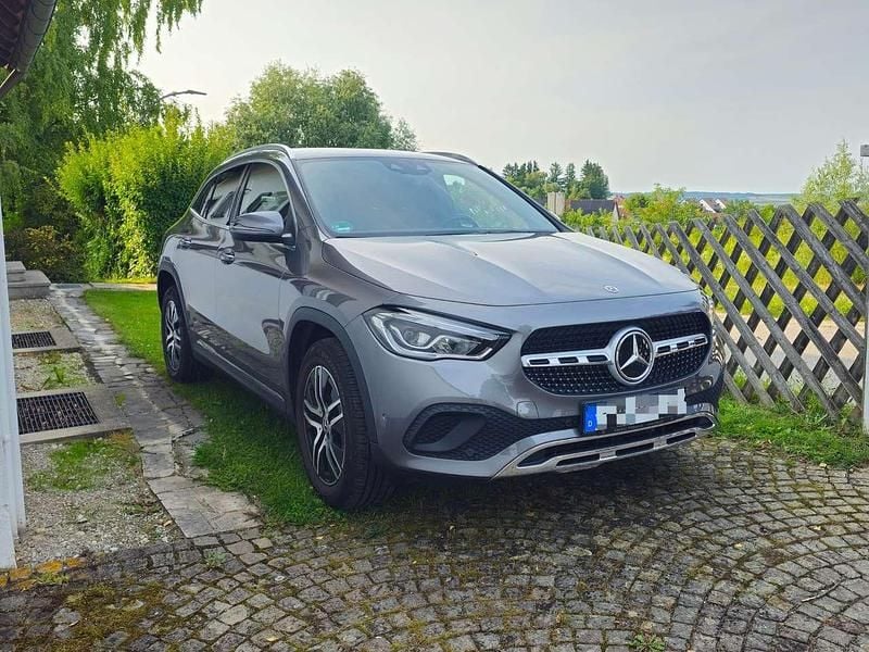 Grau Gebraucht 2022 Mercedes GLA200 Progressive SUV | 32.499 € (Superpreis) - Bild 1/4