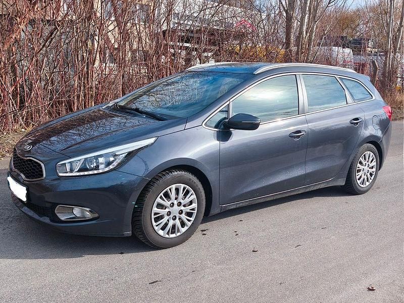 Gebraucht Kia Ceed Sportswagon 135 PS (99 kW) 2013 Grau Kombi