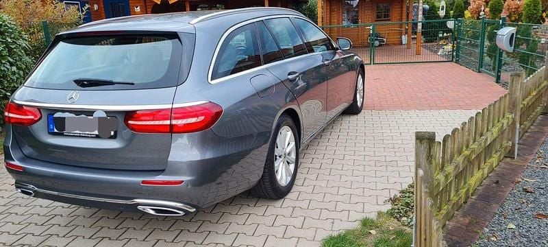 Gebraucht Mercedes E220 Avantgarde 194 PS (142 kW) 2017 Grau Limousine