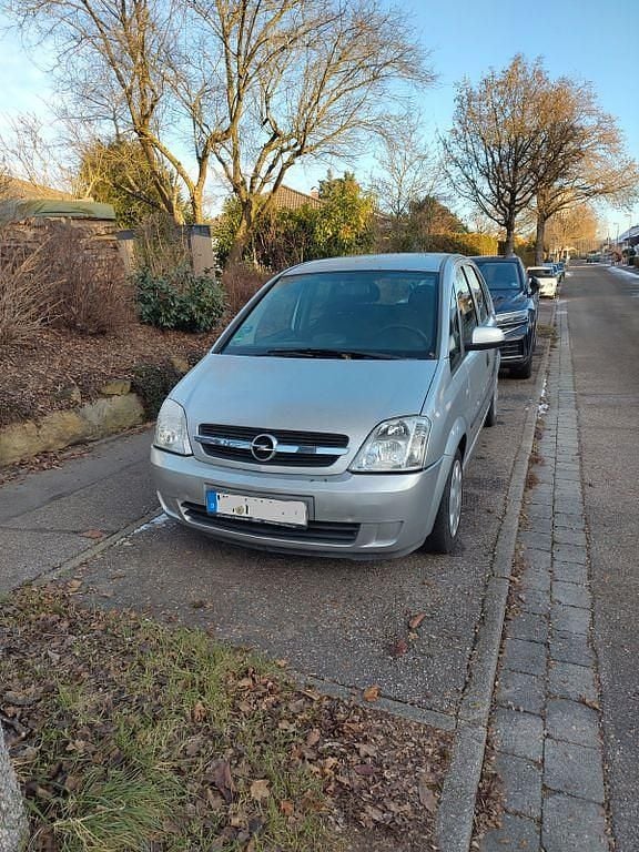 Grau Gebraucht 2004 Opel Meriva Van / Kleinbus | 3.900 € (Etwas zu teuer) - Bild 1/4