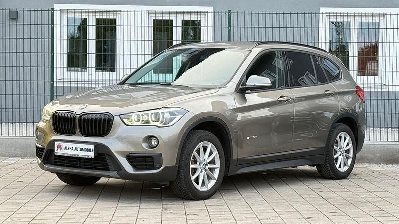 Platinsilber Gebraucht 2016 BMW X1 Advantage SUV | 15.690 € (Fairer Preis) - Bild 1/4