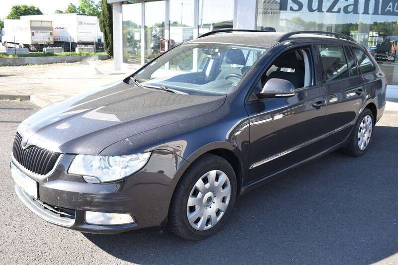 Mocca braun metallic Gebraucht 2011 Skoda Superb Comfort Kombi | 3.990 € (Guter Preis) - Bild 1/4
