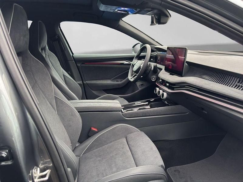 Neu Skoda Superb SportLine 193 PS (141 kW) 2025 Schwarz Kombi