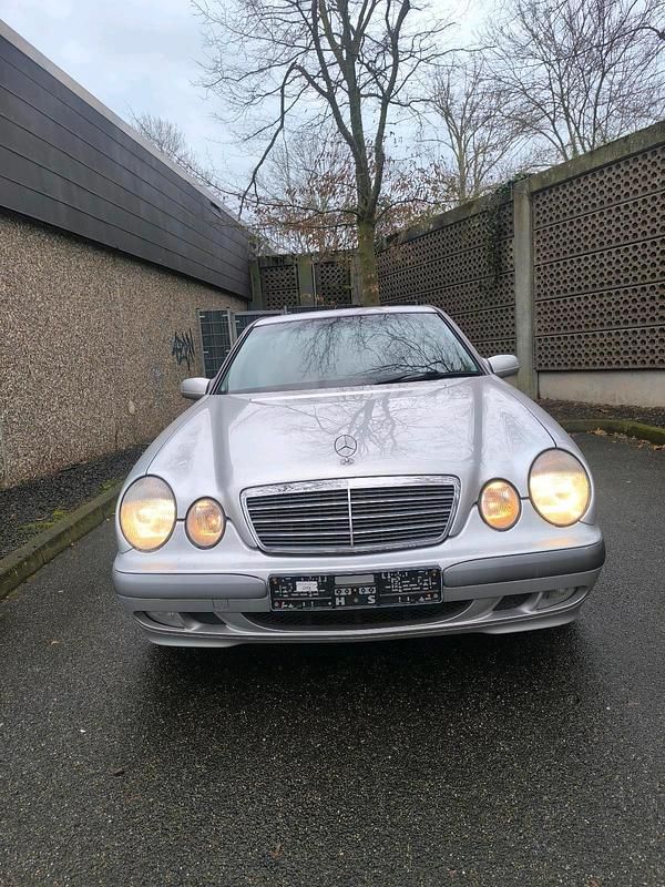 Gebraucht 2001 Mercedes E200 Limousine | 2.999 € (Fairer Preis) - Bild 1/4