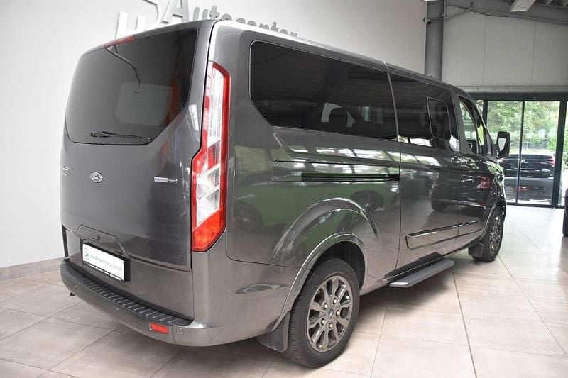 Gebraucht Ford Tourneo Titanium X 185 PS (136 kW) 2022 Silber Van / Kleinbus
