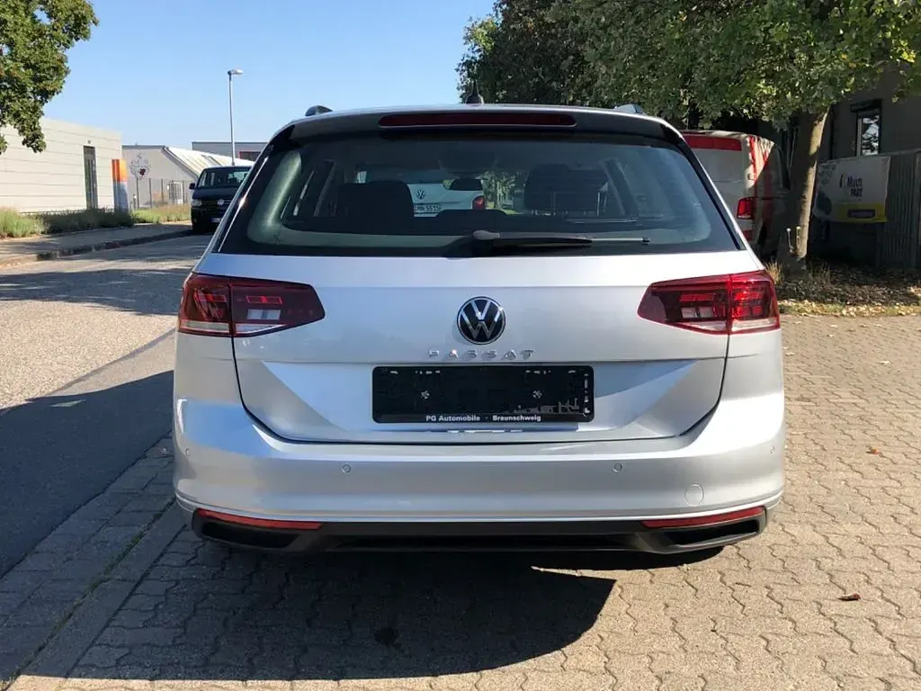 Gebraucht VW Passat 122 PS (89 kW) 2021 Silber Kombi