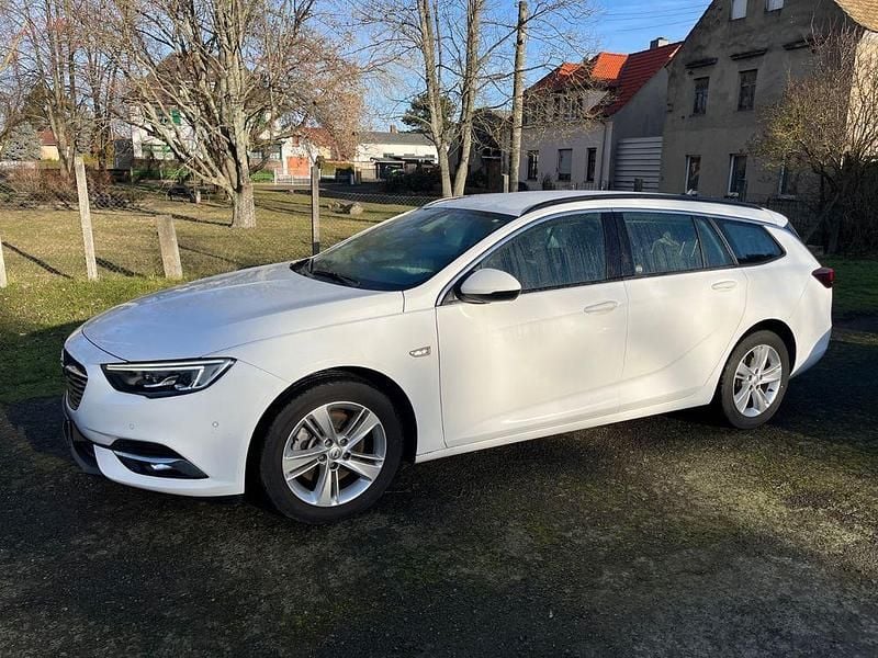 Weiß Gebraucht 2018 Opel Insignia Business Edition Kombi | 12.999 € (Guter Preis) - Bild 1/4