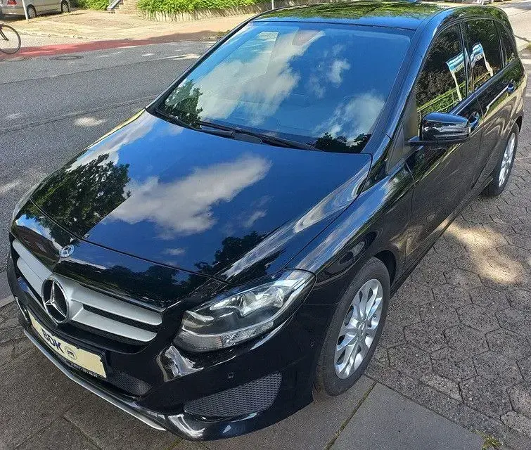 Gebraucht Mercedes B180 109 PS (80 kW) 2017 Schwarz Kleinwagen