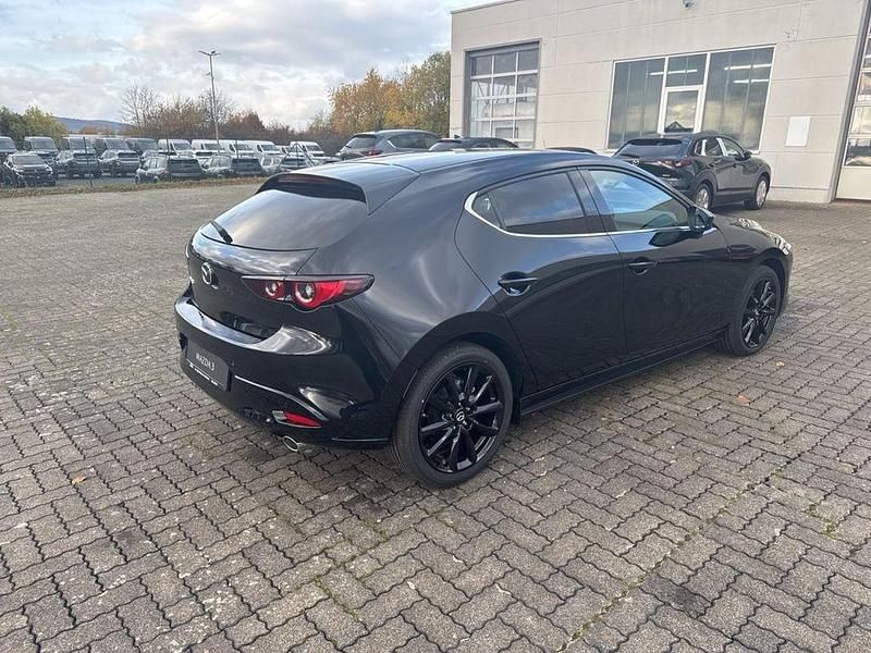 Neu Mazda 3 140 PS (102 kW) 2025 Schwarz Limousine