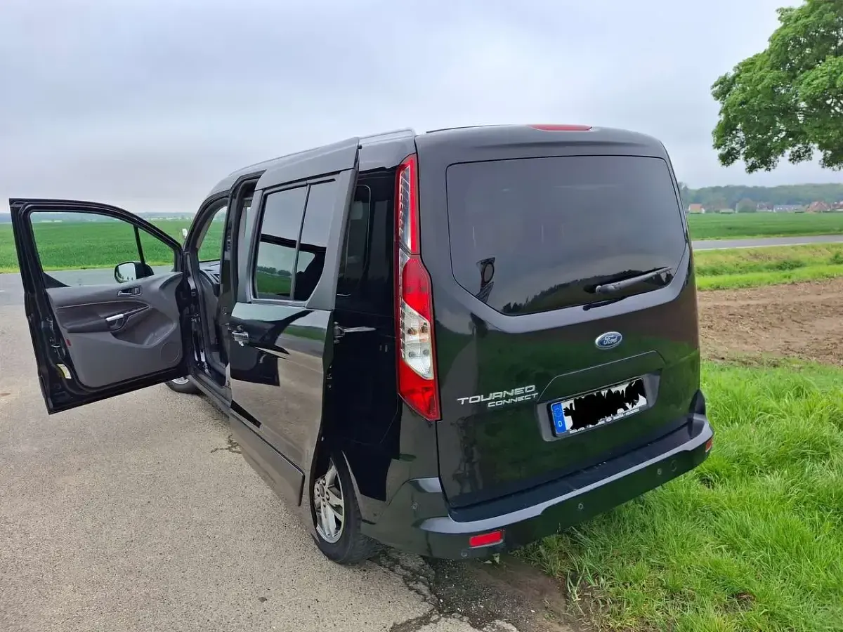 Gebraucht Ford Grand Tourneo Connect Titanium 120 PS (88 kW) 2019 Schwarz Van / Kleinbus