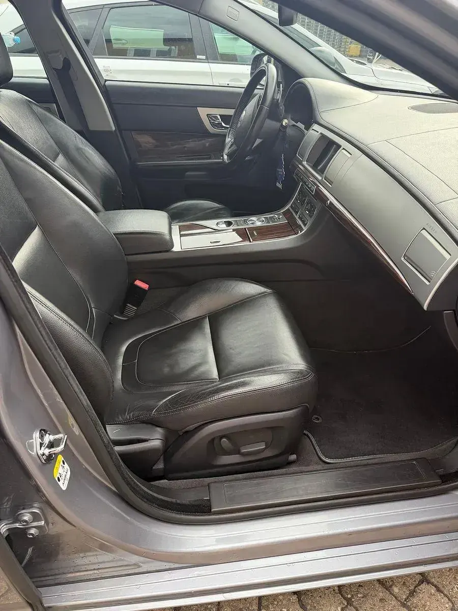 Gebraucht Jaguar XF 200 PS (147 kW) 2012 Grau Limousine