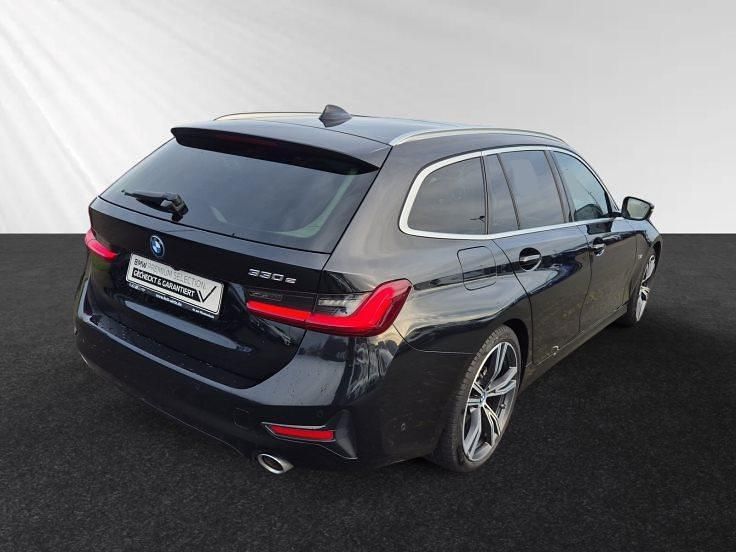 Gebraucht BMW 330e Sport Line 292 PS (214 kW) 2022 Black sapphire metallic metallic Limousine