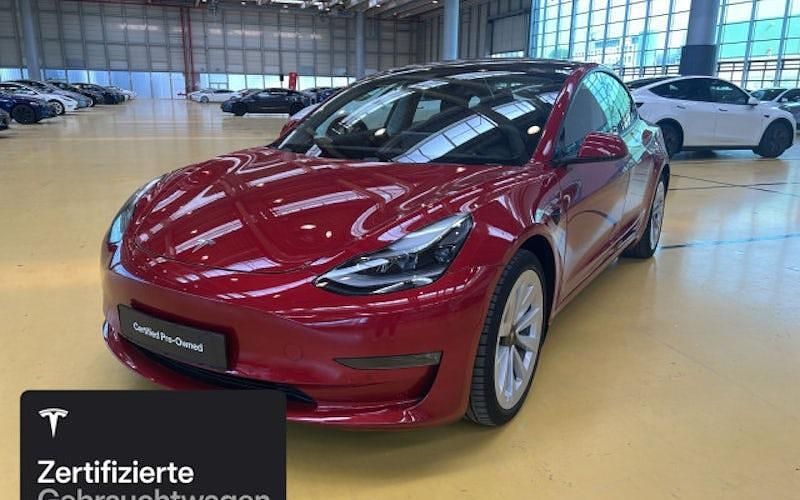 Rot Gebraucht 2021 Tesla Model 3 Long Range Limousine | 28.300 € (Teuer) - Bild 1/4