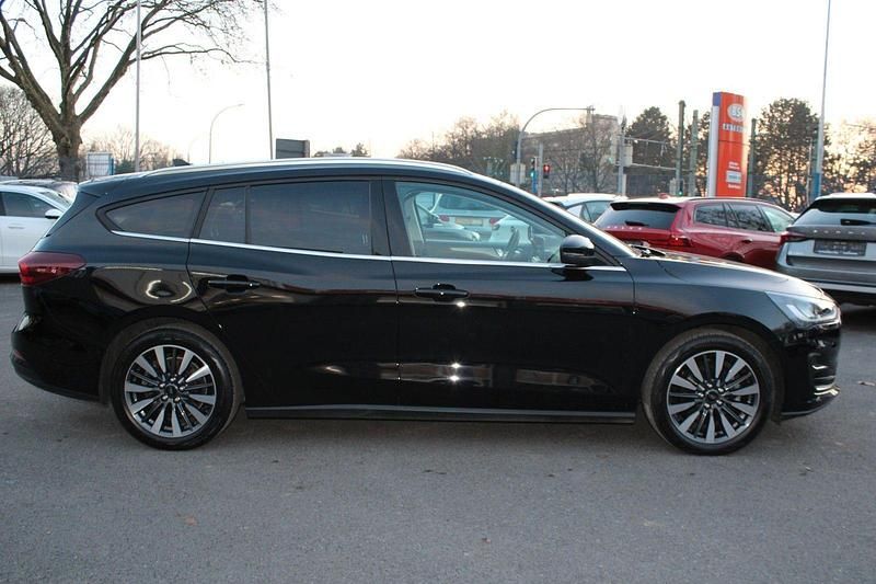 Gebraucht Ford Focus Titanium 125 PS (91 kW) 2022 Schwarz Kombi