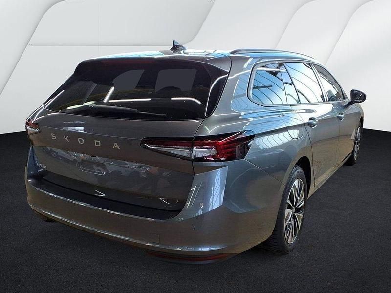 Gebraucht Skoda Superb Selection 150 PS (110 kW) 2025 Graphitegrau Kombi