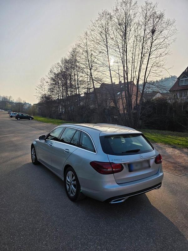 Gebraucht Mercedes C220 194 PS (142 kW) 2020 Silber Kombi