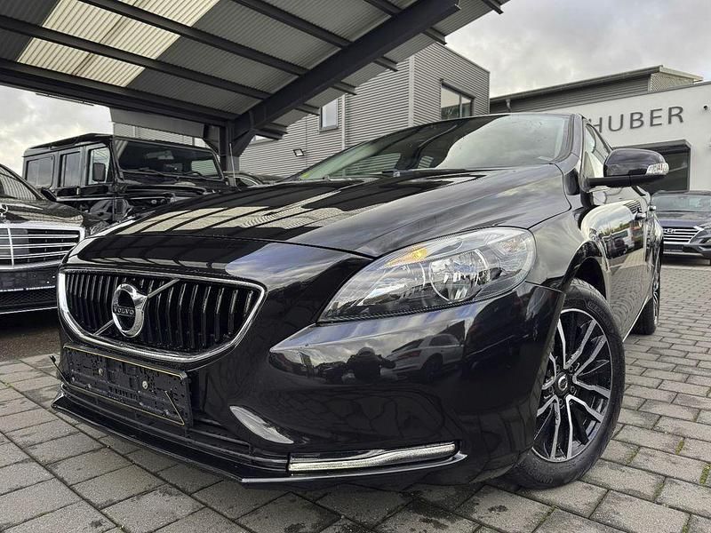Schwarz Gebraucht 2018 Volvo V40 Kinetic Kombi | 10.990 € (Superpreis) - Bild 1/4