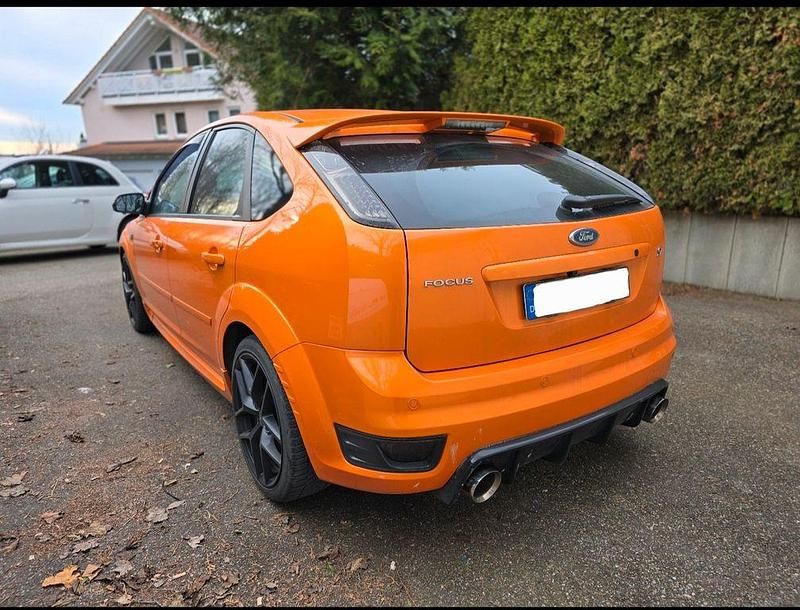 Orange Gebraucht 2007 Ford Focus ST Limousine | 10.699 € - Bild 1/4