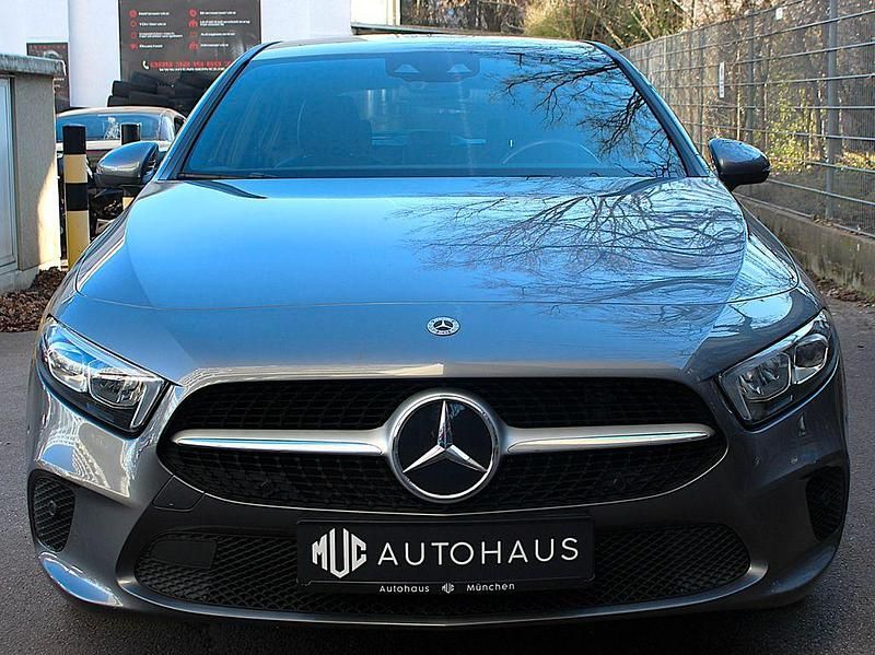 Gebraucht Mercedes A200 Urban 163 PS (119 kW) 2021 Grau Limousine