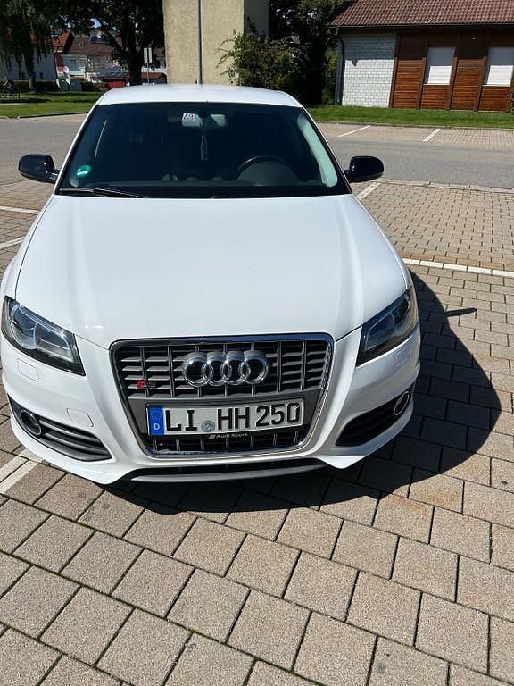 Weiß Gebraucht 2011 Audi S3 Sport Limousine | 14.000 € (Fairer Preis) - Bild 1/4