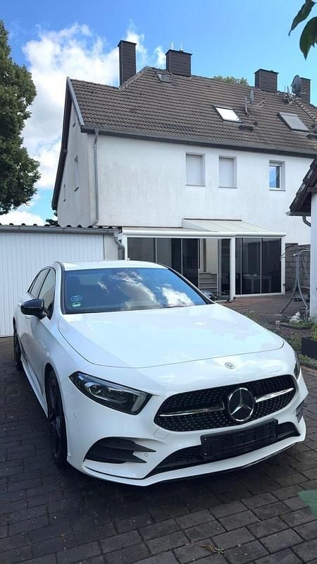 Weiß Gebraucht 2019 Mercedes A180 Limousine | 22.950 € (Fairer Preis) - Bild 1/4