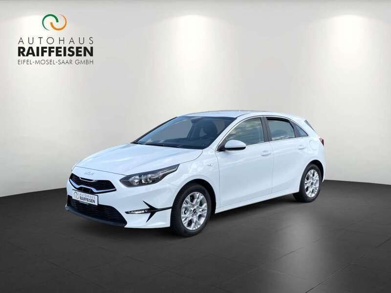 Carraraweiß (weiß) Neu 2025 Kia Ceed Vision Limousine | 21.190 € (Guter Preis) - Bild 1/4