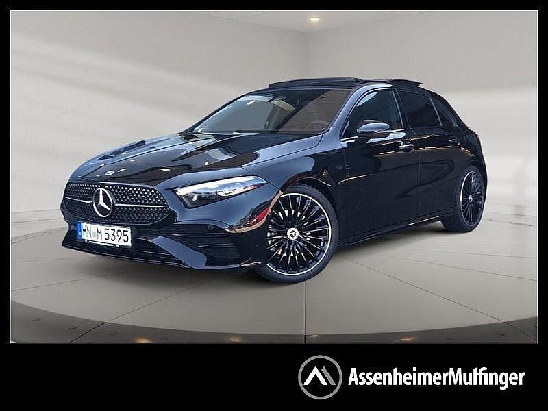 Metalliclack kosmosschwarz Gebraucht 2024 Mercedes A200 AMG line Limousine | 35.380 € (Teuer) - Bild 1/4