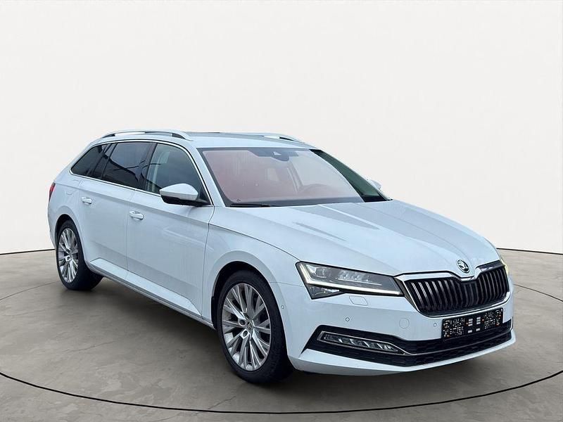 Weiß Gebraucht 2022 Skoda Superb Style Kombi | 26.999 € (Guter Preis) - Bild 1/4