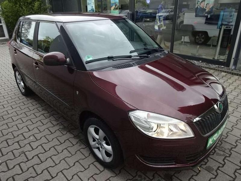 Gebraucht Skoda Fabia Ambition 60 PS (44 kW) 2011 Rot rosso brunello metallic Kleinwagen