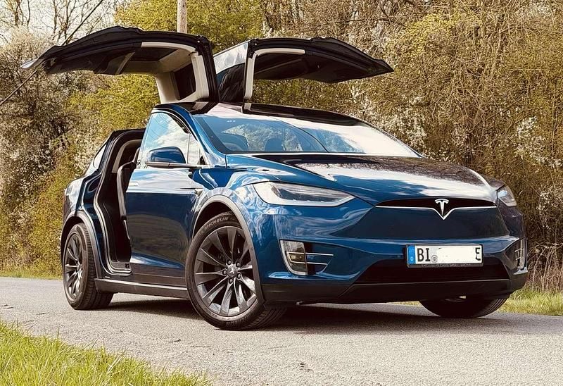 Second-hand Tesla Model X 386 kW (525 CP) 2018 Albastru SUV
