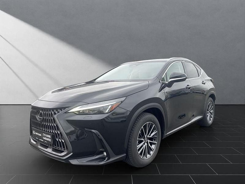 Graphitschwarz Gebraucht 2025 Lexus NX350h Executive Line SUV | 47.450 € (Superpreis) - Bild 1/4