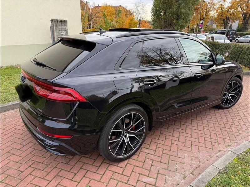 Schwarz Gebraucht 2020 Audi Q8 Ambiente SUV | 63.000 € (Teuer) - Bild 1/4
