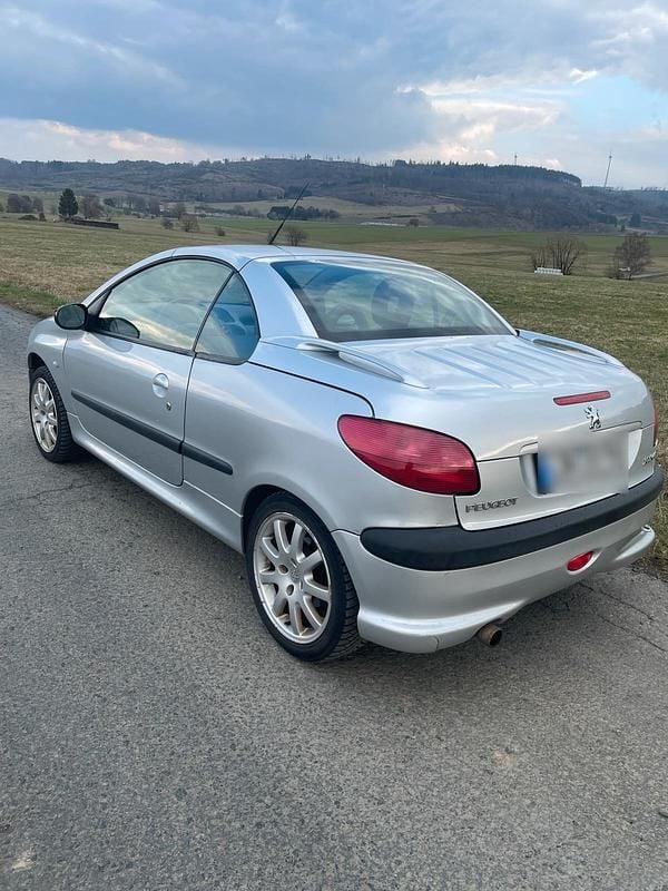 Gebraucht Peugeot 206 CC 136 PS (100 kW) 2002 Silber Cabrio