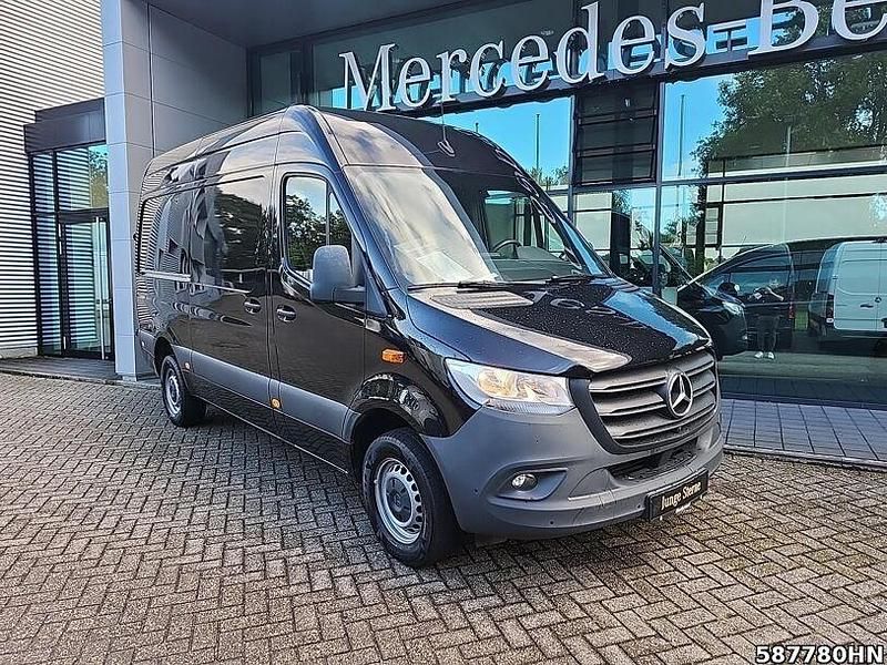 Schwarz Gebraucht 2023 Mercedes Sprinter Van | 34.022 € (Fairer Preis) - Bild 1/4