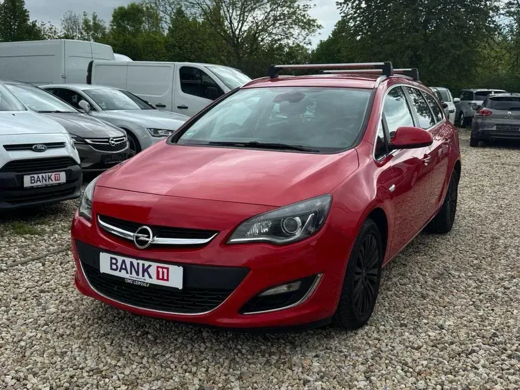 Gebraucht Opel Astra Innovation 101 PS (74 kW) 2013 Rot Kombi