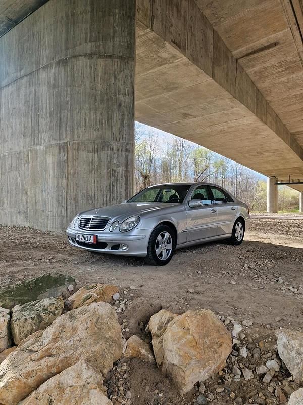 Gebraucht Mercedes E220 Classic 150 PS (110 kW) 2003 Limousine