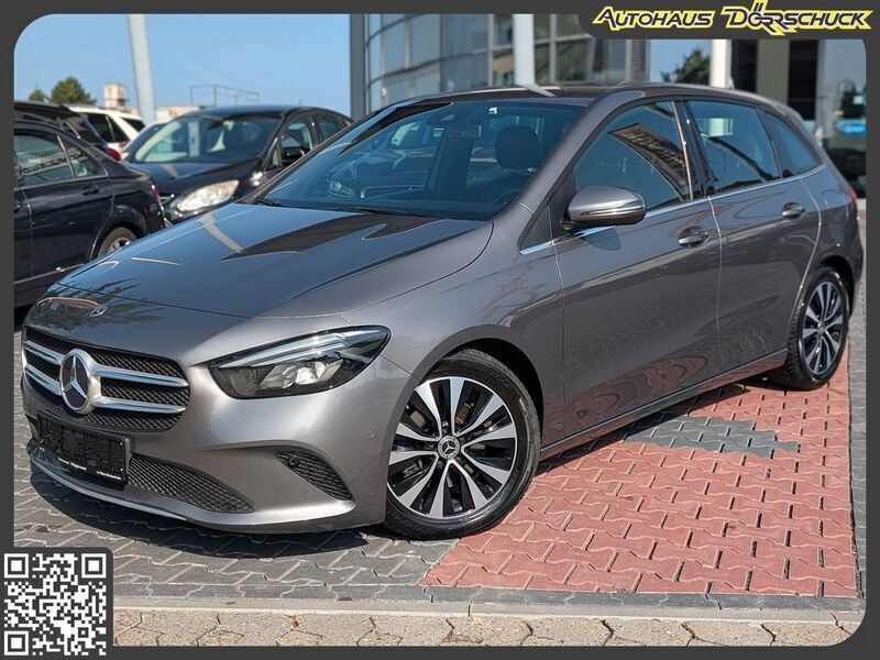 Grau Gebraucht 2022 Mercedes B180 Business Van / Kleinbus | 17.900 € (Superpreis) - Bild 1/4