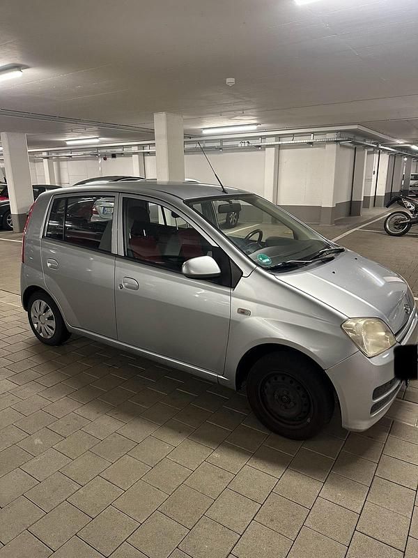 Silber Gebraucht 2006 Daihatsu Cuore Kleinwagen | 1.150 € (Fairer Preis) - Bild 1/4