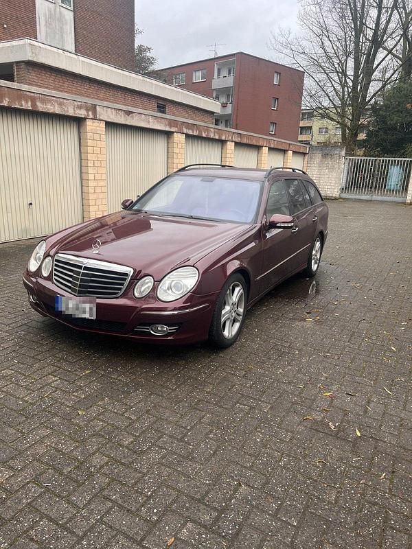 Rot Gebraucht 2006 Mercedes E320 Kombi | 5.400 € (Fairer Preis) - Bild 1/4