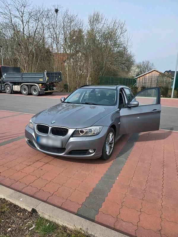 Gebraucht BMW 320 170 PS (125 kW) 2010 Grau Kombi