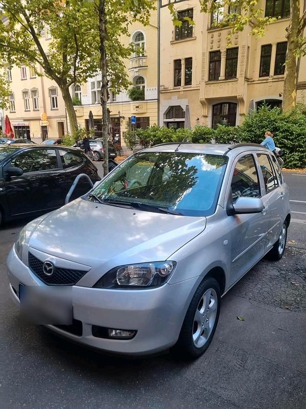 Silber Gebraucht 2004 Mazda 2 Kleinwagen | 2.290 € - Bild 1/4
