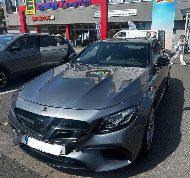 Grau Gebraucht 2017 Mercedes E63S AMG AMG Limousine | 44.000 € (Superpreis) - Bild 1/4