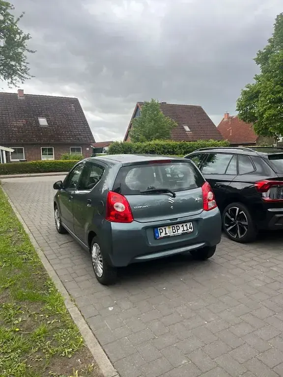 Gebraucht Suzuki Alto Basic 68 PS (50 kW) 2012 Grau Kleinwagen