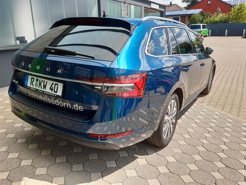Gebraucht Skoda Superb Style 200 PS (147 kW) 2023 Blau Kombi
